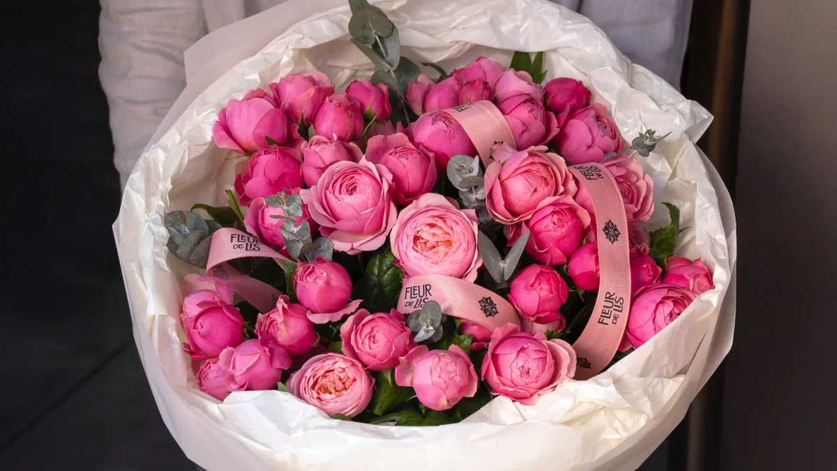 «Floral Vibe» — пионовидные розы в белой бумаге